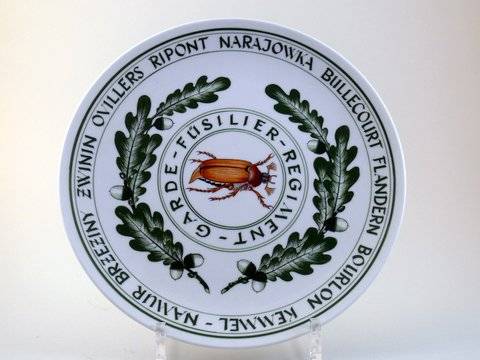 Reservistenteller aus Porzellan mit Maikäfer
